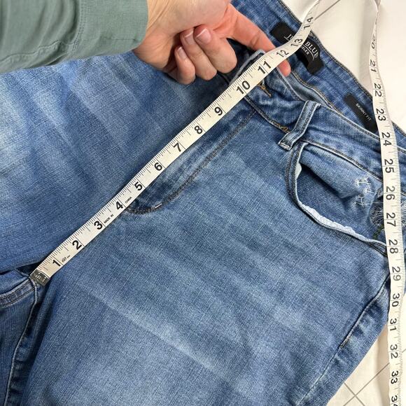 Judy Blue Jeans Womens 18W Skinny Fit Embroidered Flower Distressed Whiskering - Picture 9 of 13